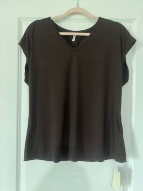 HALARA V-Neck Short Sleeve Tee in Dark Brown
